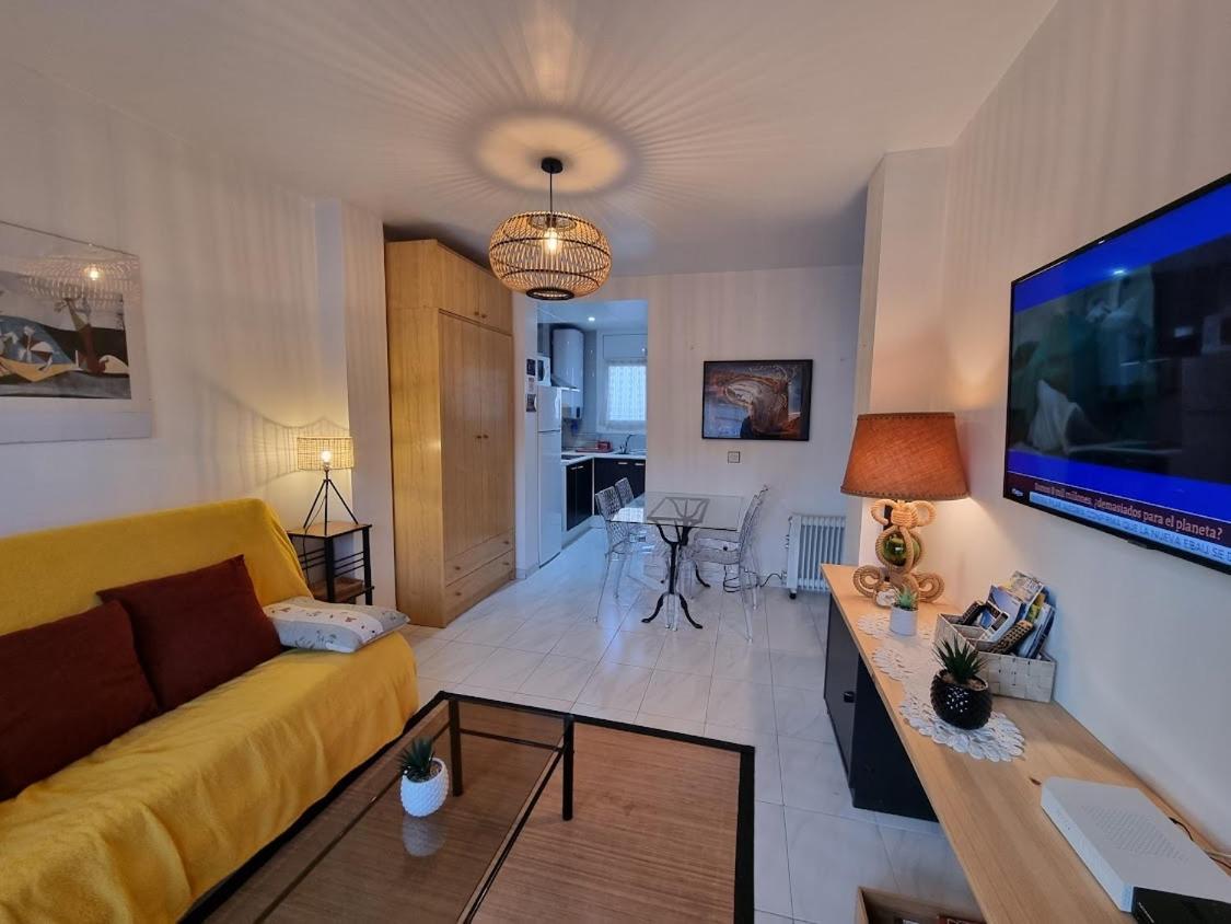 Lovely One Bedroom With Balcony Roses Exterior foto